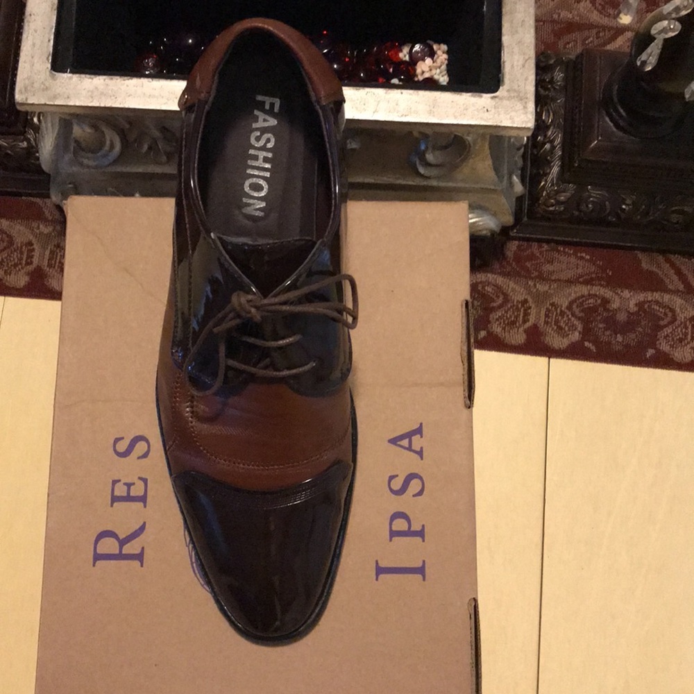 NWOT Men’s 👞 Siz see Chart